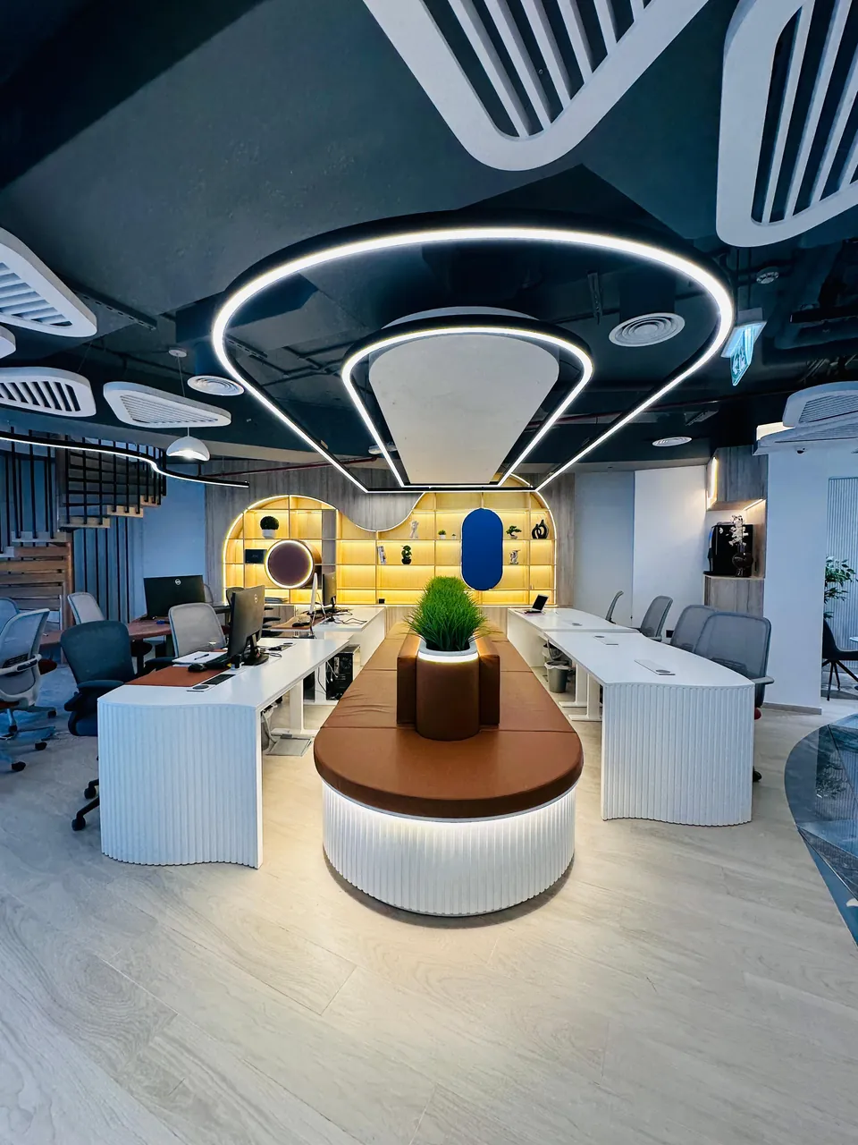 Design workstations under a circular light at the Xena studio